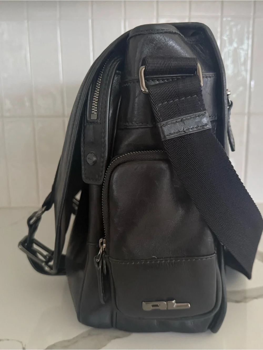Men's Black Leather Crossbody Messenger Bag - Classic Utility Style